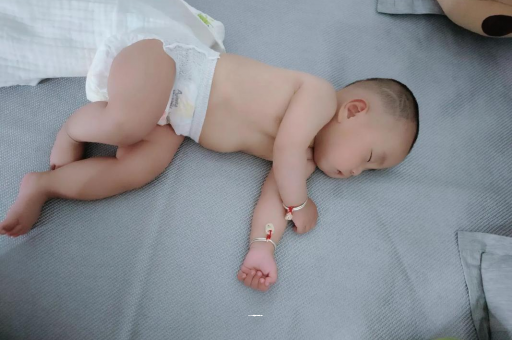 清镇几个月宝宝会抬头